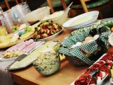 How to Organize Unique and Creative Themes for a Potluck Evening