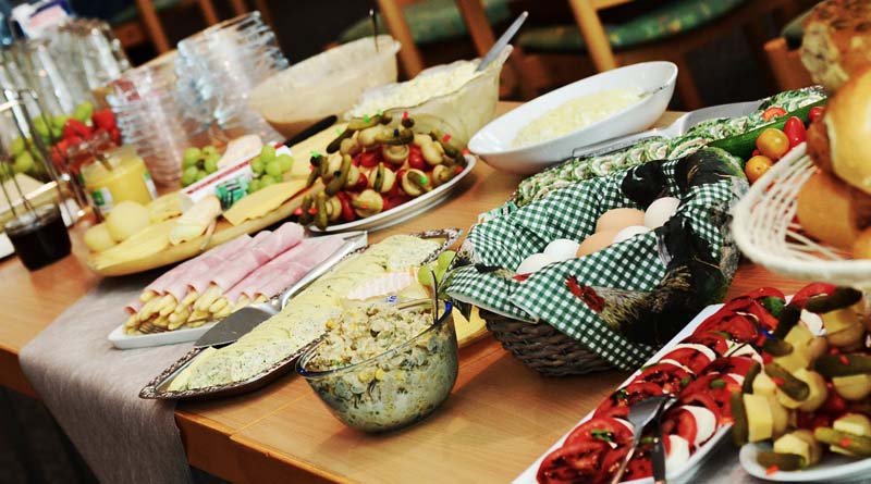 How to Organize Unique and Creative Themes for a Potluck Evening